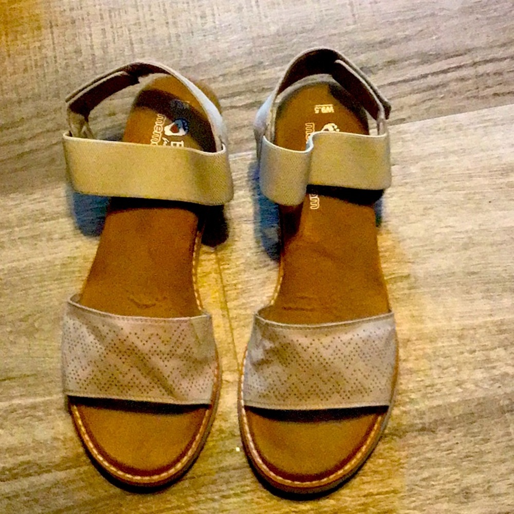 Bob’s memory foam wedged sandals